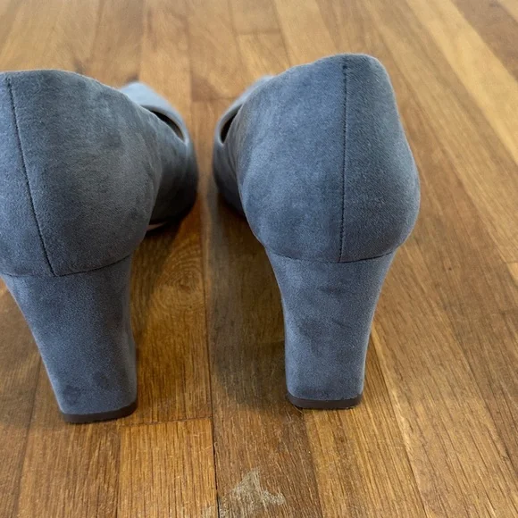*last chance* 14th & Union | Women’s Grey Suede Heels - Picture 5 of 14